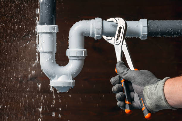 Professional Gas Line Repair technician working in Lake Bluff, IL